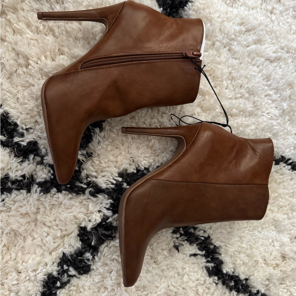 Brand New Mossimo Brown Leather Ankle Boots Size 9